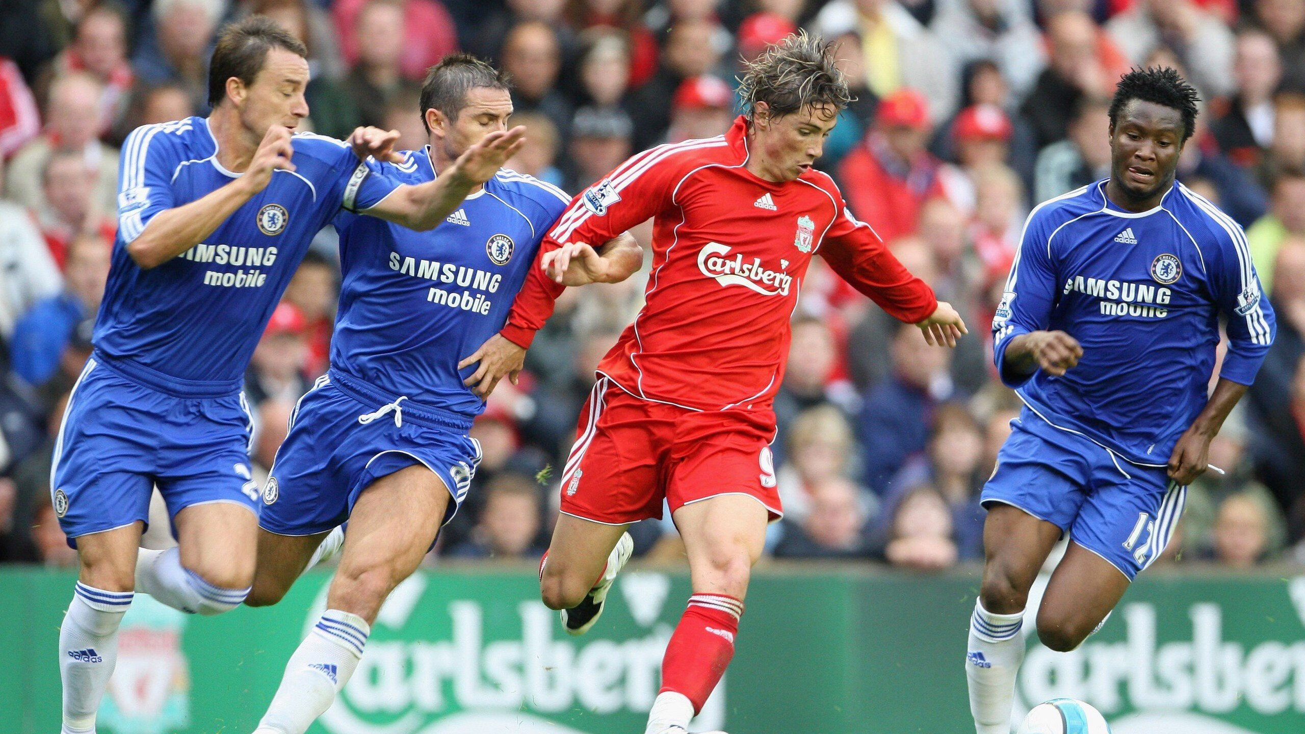 AYX体育官网-惊险比赛展开，焦灼气氛扑面而来，惊险挑战